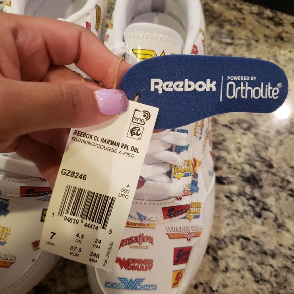 Reebok Classic Wonder Woman Shoe - Picture 8 of 10